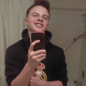 Meet your Posher, Derrick